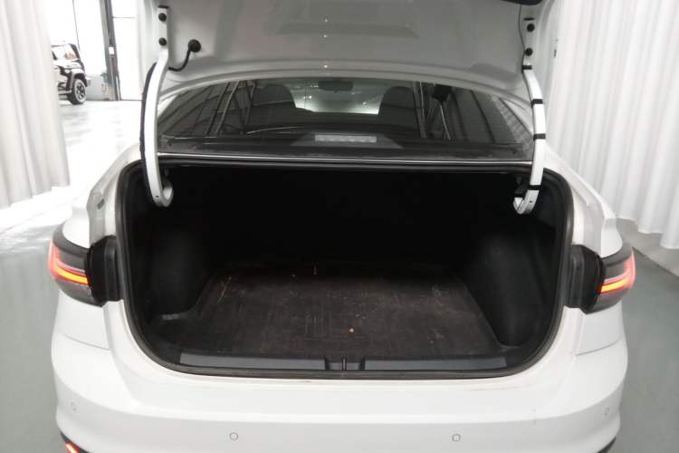 Used Volkswagen Lavida 2023 New Sharp 1.5L Manual New Comfort Edition Trunk