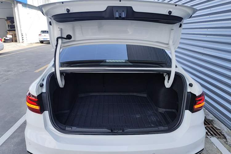 Used Volkswagen Lavida 2023 Revised Version 1.5L Automatic Starry Sky Edition – 5 Million Units Trunk