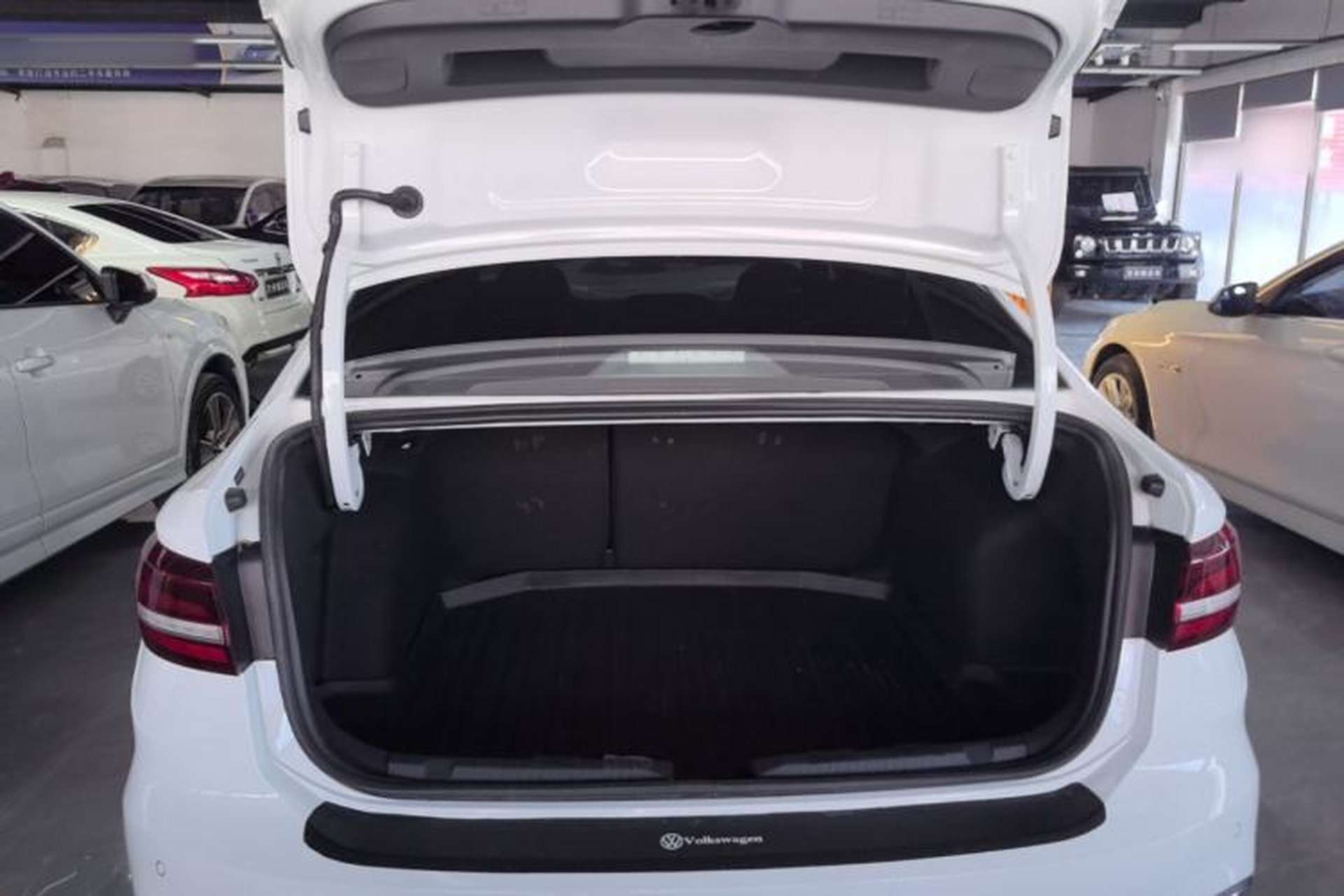 Used Volkswagen Lavida 2023 300TSI DSG Full-Comfort Edition Trunk