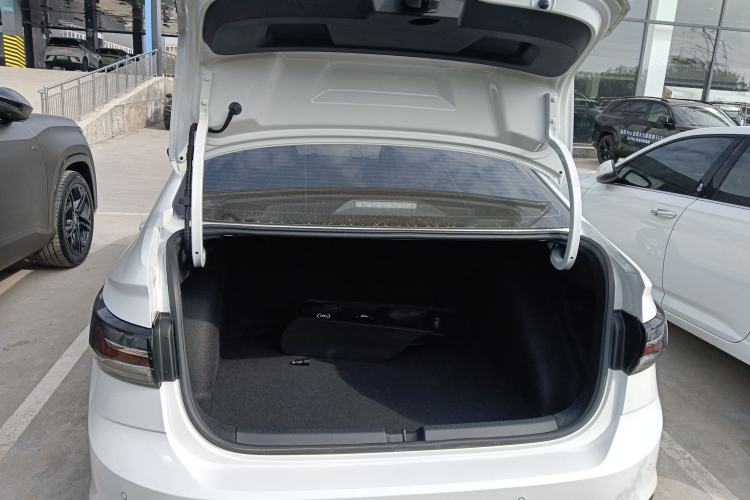 Used Volkswagen Lavida 2023 New Rui 1.5L Automatic New Yi Edition Trunk