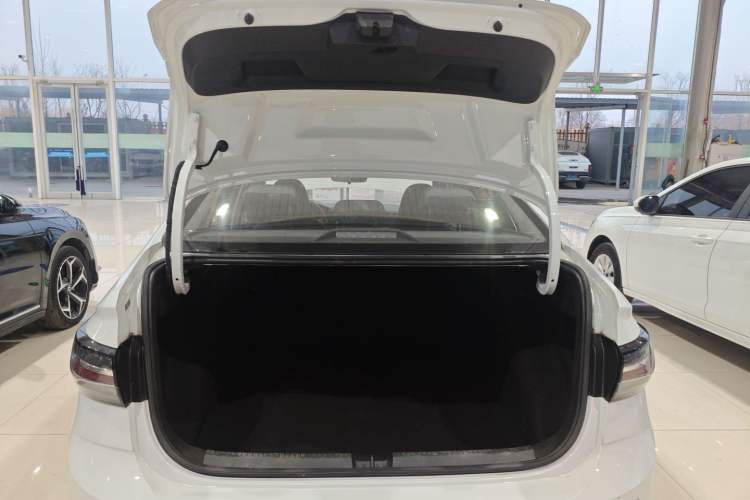 Used Volkswagen Lavida 2023 New Rui 1.5L Automatic New Yi Edition Trunk