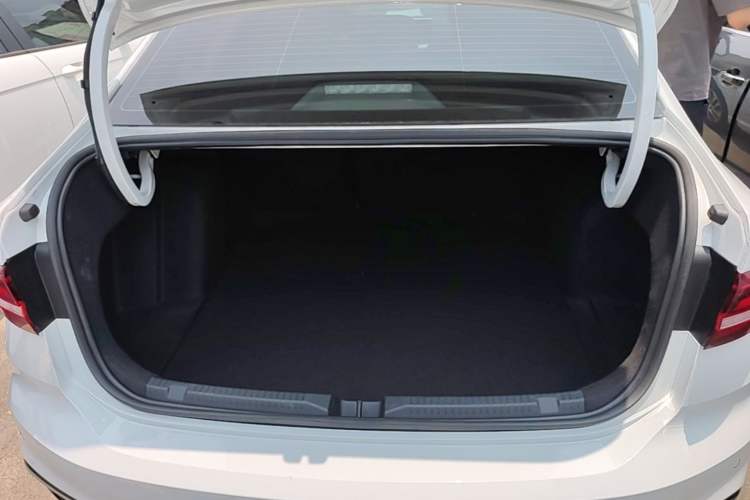 Used Volkswagen Lavida 2023 300TSI DSG Starry Full-Comfort Edition Trunk