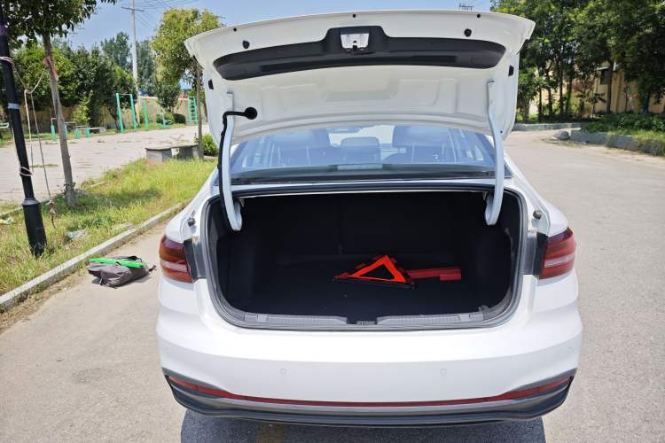 Used Volkswagen Lavida 2023 1.5L Automatic De Yi Edition Trunk