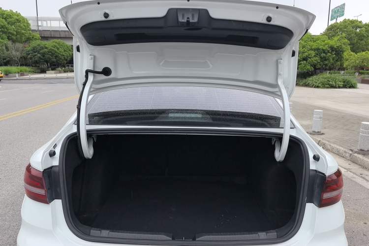 Used Volkswagen Lavida 2023 1.5L Automatic De Yi Edition Trunk