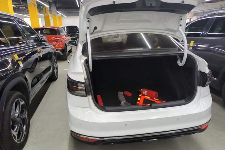 Used Volkswagen Lavida 2023 New Sharp 1.5L Automatic New Wish Edition Trunk