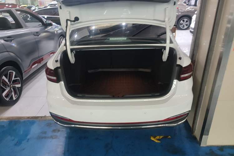 Used Volkswagen Lavida 2023 1.5L Automatic 5 Million Edition Trunk