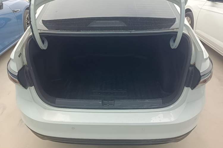 Used Volkswagen Lavida 2023 New Rui 1.5L Automatic New Yi Edition Trunk