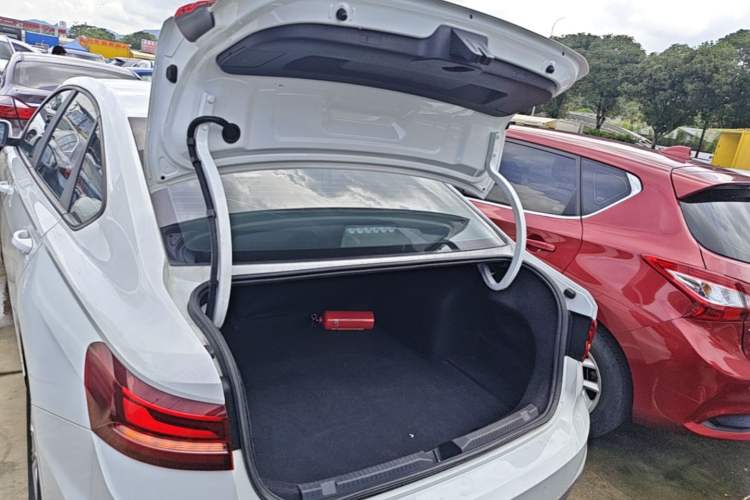 Used Volkswagen Lavida 2023 1.5L Automatic De Yi Edition Trunk