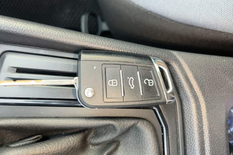 Used Volkswagen Lavida 2023 Revised 1.5L Automatic DeYi Edition Vehicle Key