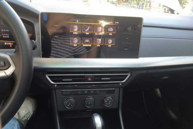 Used Volkswagen Lavida 2023 280TSI DSG Full-Comfort Edition Audio And AC Panel