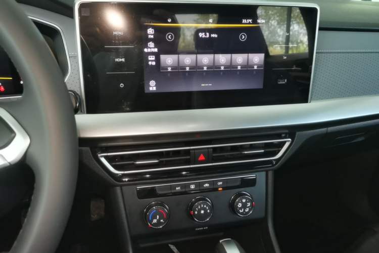 Used Volkswagen Lavida 2024 300TSI DSG Full-Comfort Edition Audio And AC Panel