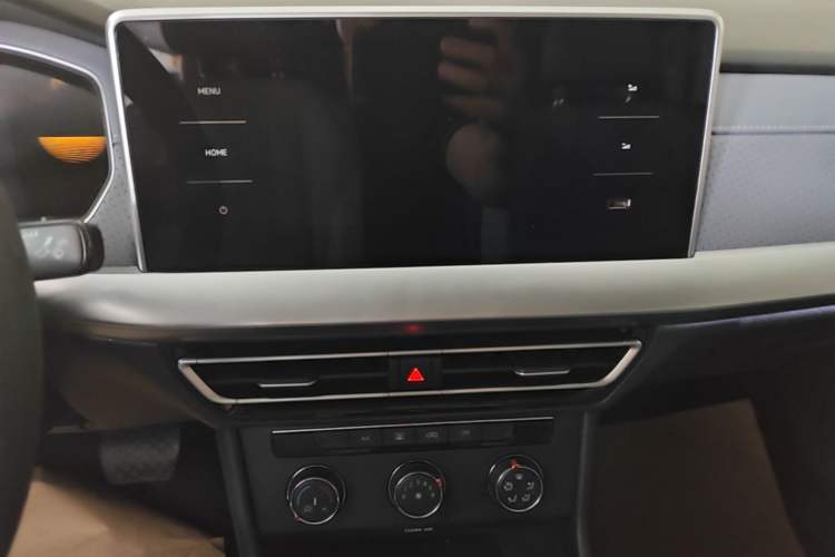 Used Volkswagen Lavida 2024 300TSI DSG Full-Comfort Edition Audio And AC Panel