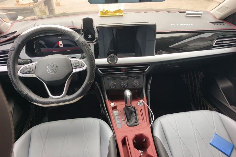 Used Volkswagen Lavida 2024 1.5L Automatic 5 Million Edition Center Console