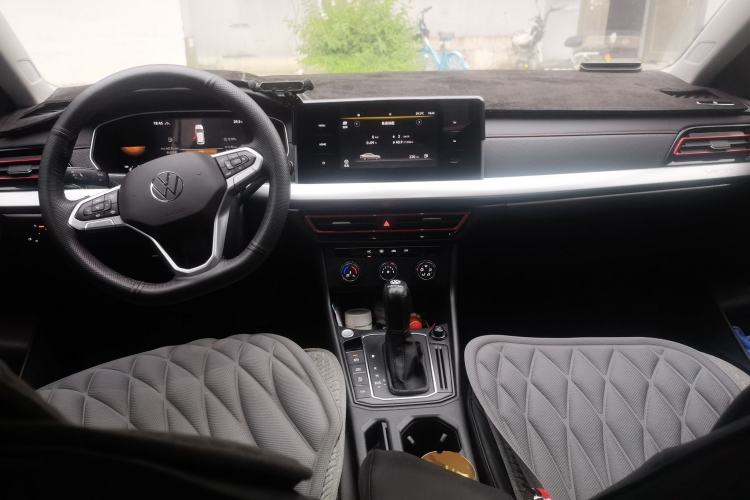 Used Volkswagen Lavida 2024 300TSI DSG Full-Comfort Edition Center Console
