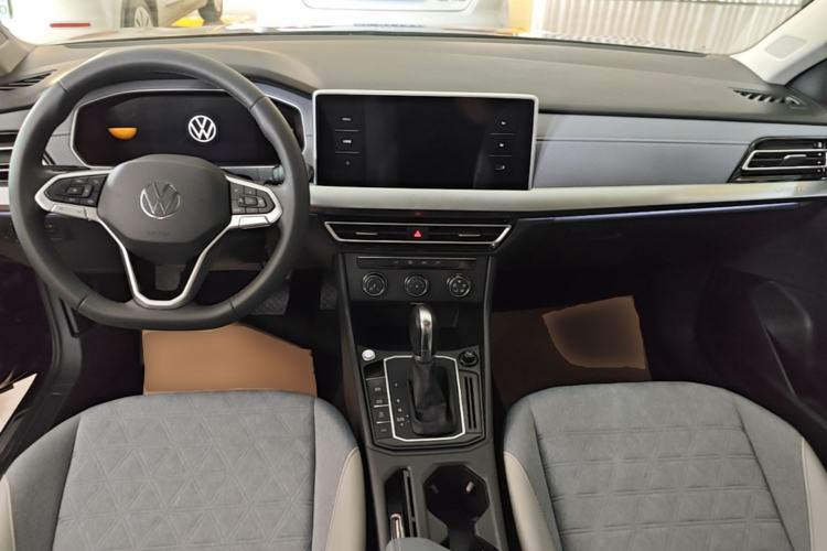 Used Volkswagen Lavida 2024 300TSI DSG Full-Comfort Edition Center Console
