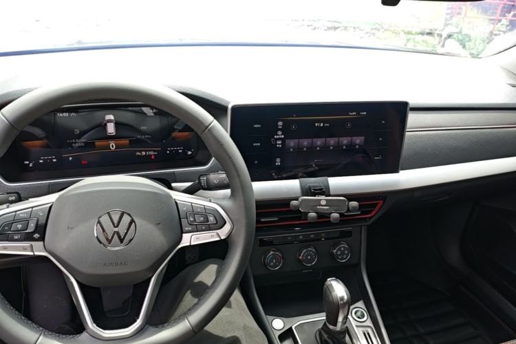 Used Volkswagen Lavida 2024 300TSI DSG Starry Sky Deluxe Edition Center Console