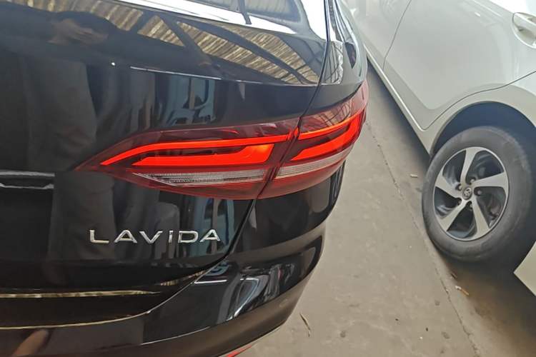 Used Volkswagen Lavida 2024 1.5L Automatic Starry Sky 5 Million Edition Exterior 3