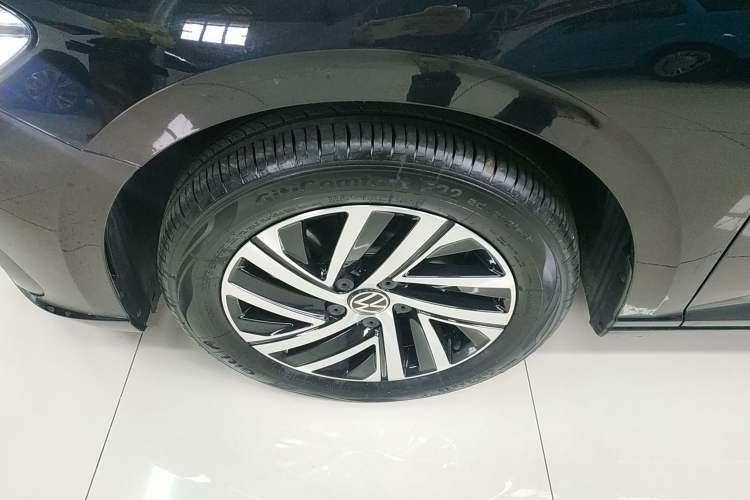 Used Volkswagen Lavida 2024 1.5L Automatic Starry Sky 5 Million Edition Exterior 4