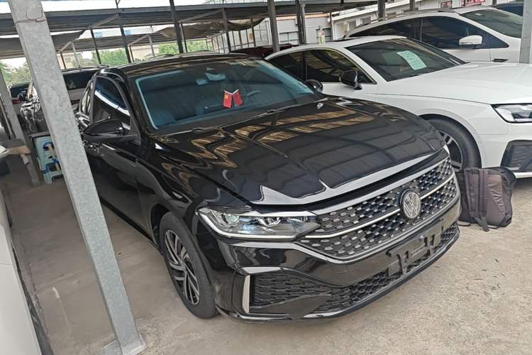 Used Volkswagen Lavida 2024 1.5L Automatic Starry Sky 5 Million Edition Front Right 45 Deg
