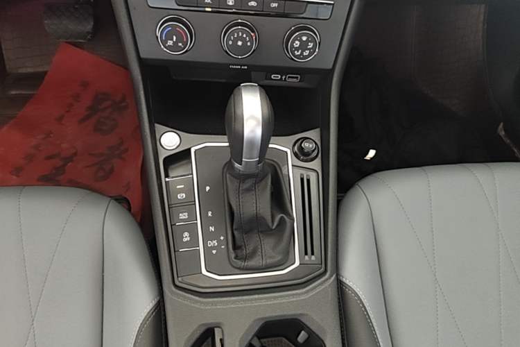 Used Volkswagen Lavida 2024 1.5L Automatic Starry Sky 5 Million Edition Gear Lever