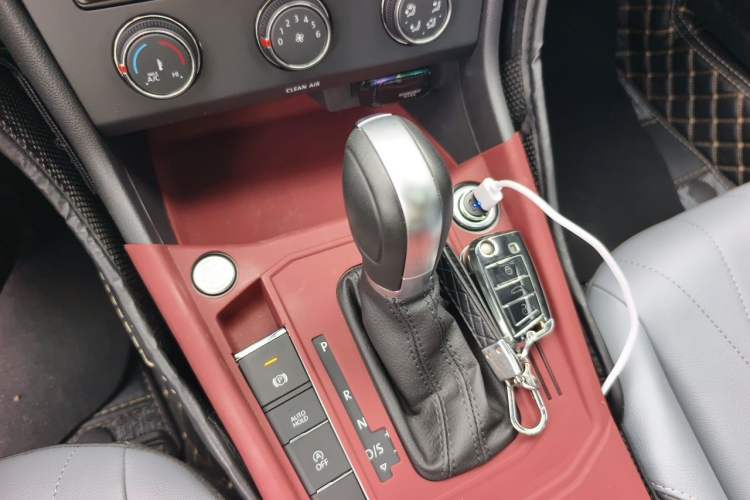 Used Volkswagen Lavida 2024 1.5L Automatic 5 Million Edition Gear Lever