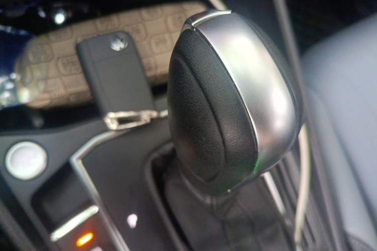 Used Volkswagen Lavida 2024 1.5L Automatic Starry Sky 5 Million Edition Gear Lever