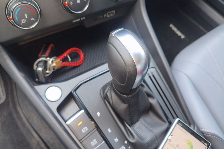 Used Volkswagen Lavida 2024 1.5L Automatic Starry Sky 5 Million Edition Gear Lever