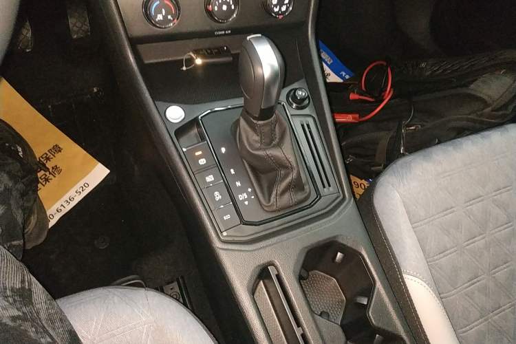 Used Volkswagen Lavida 2024 300TSI DSG Full-Comfort Edition Gear Lever