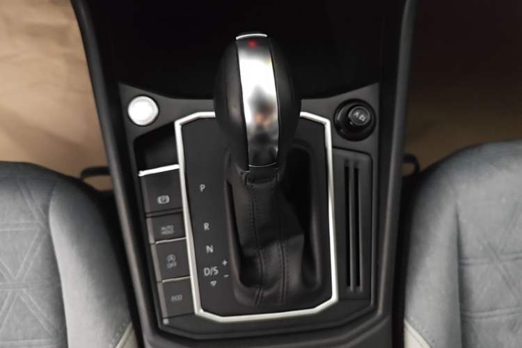 Used Volkswagen Lavida 2024 300TSI DSG Full-Comfort Edition Gear Lever