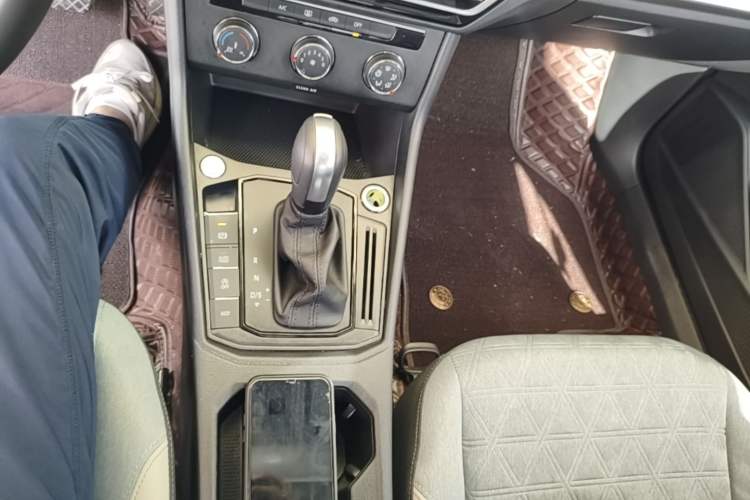 Used Volkswagen Lavida 2024 300TSI DSG Full-Comfort Edition Gear Lever