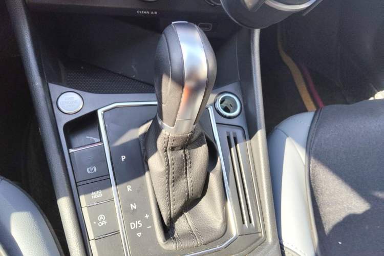 Used Volkswagen Lavida 2024 1.5L Automatic 5 Million Edition Gear Lever