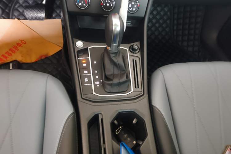 Used Volkswagen Lavida 2024 1.5L Automatic Starry Sky 5 Million Edition Gear Lever