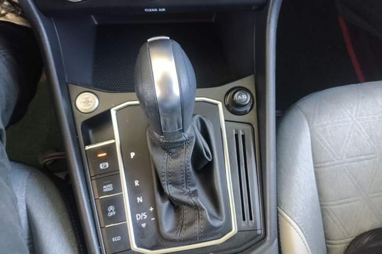 Used Volkswagen Lavida 2024 300TSI DSG Full-Comfort Edition Gear Lever