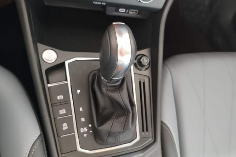 Used Volkswagen Lavida 2024 1.5L Automatic Starry Sky 5 Million Edition Gear Lever