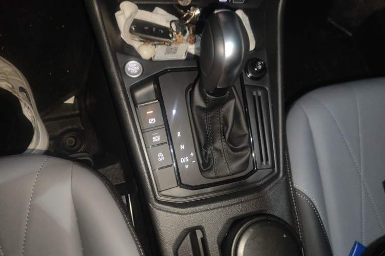 Used Volkswagen Lavida 2024 1.5L Automatic 5 Million Edition Gear Lever