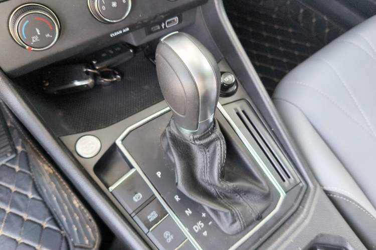 Used Volkswagen Lavida 2024 1.5L Automatic 5 Million Edition Gear Lever