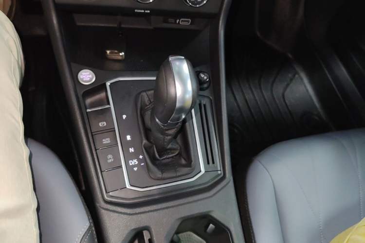 Used Volkswagen Lavida 2024 1.5L Automatic 5 Million Edition Gear Lever
