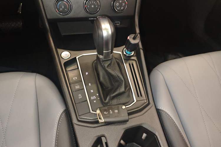 Used Volkswagen Lavida 2024 1.5L Automatic Starry Sky 5 Million Edition Gear Lever
