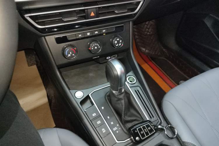 Used Volkswagen Lavida 2024 1.5L Automatic Starry Sky 5 Million Edition Gear Lever