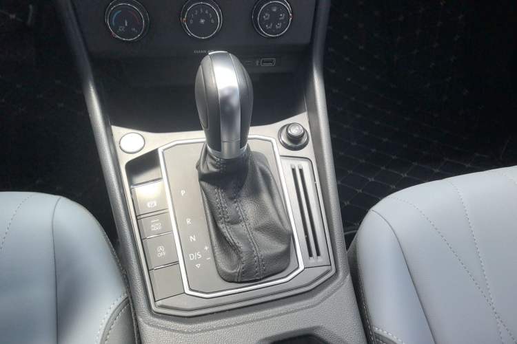 Used Volkswagen Lavida 2024 1.5L Automatic 5 Million Edition Gear Lever