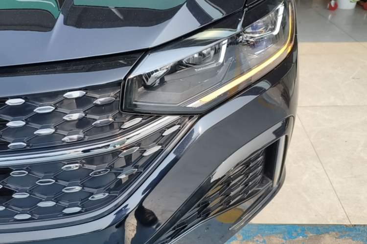 Used Volkswagen Lavida 2024 1.5L Automatic Starry Sky 5 Million Edition Left Front Headlight