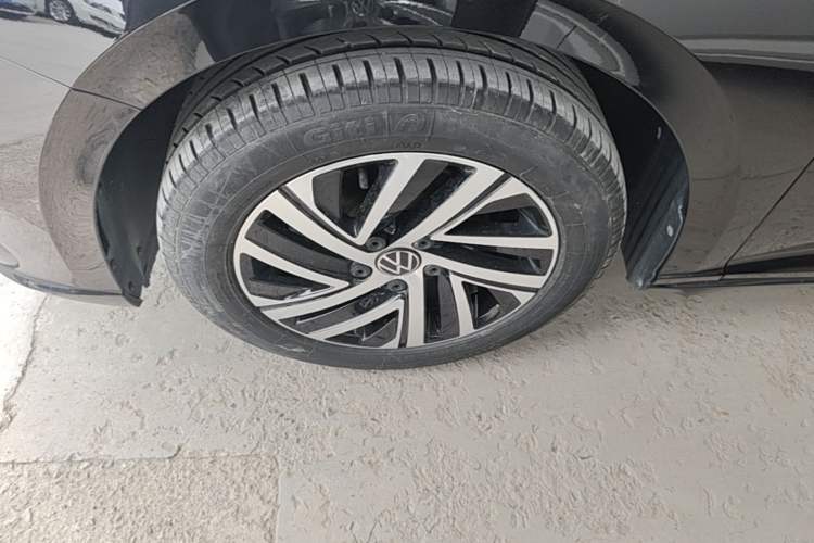 Used Volkswagen Lavida 2024 1.5L Automatic Starry Sky 5 Million Edition Left Front Wheel Hub