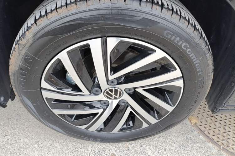 Used Volkswagen Lavida 2024 1.5L Automatic Starry Sky 5 Million Edition Left Front Wheel Hub