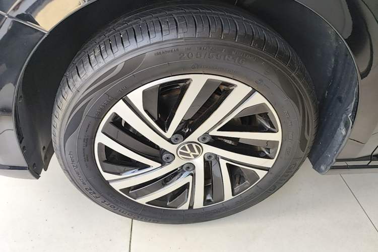 Used Volkswagen Lavida 2024 300TSI DSG Starry Sky Deluxe Edition Left Front Wheel Hub