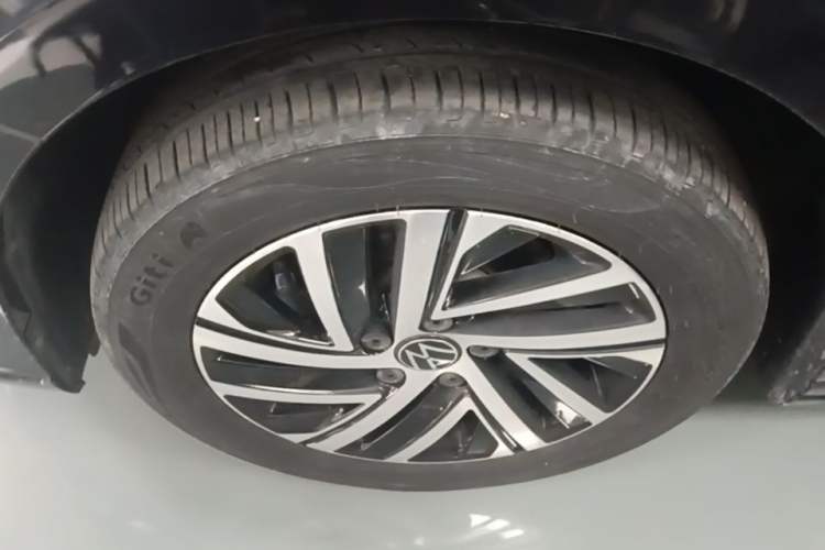 Used Volkswagen Lavida 2024 300TSI DSG Starry Sky Deluxe Edition Left Front Wheel Hub