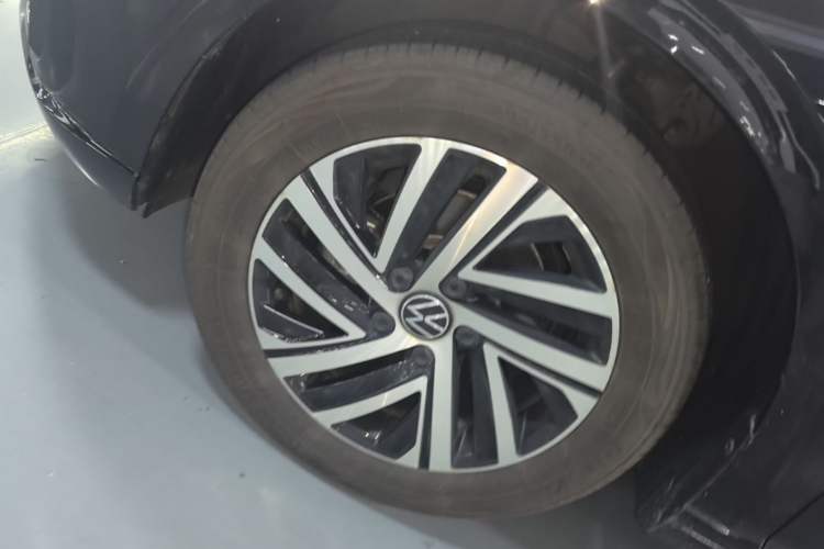 Used Volkswagen Lavida 2024 1.5L Automatic Starry Sky 5 Million Edition Left Front Wheel Hub