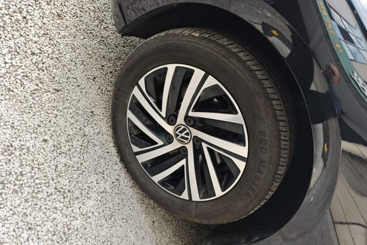 Used Volkswagen Lavida 2024 300TSI DSG Starry Sky Leading Edition Left Front Wheel Hub