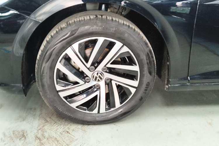Used Volkswagen Lavida 2024 300TSI DSG Starry Sky Leading Edition Left Front Wheel Hub