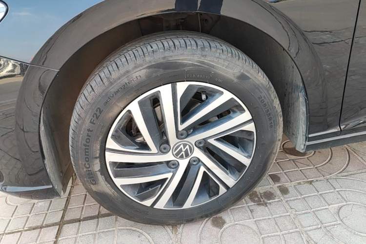 Used Volkswagen Lavida 2024 1.5L Automatic Starry Sky 5 Million Edition Left Front Wheel Hub