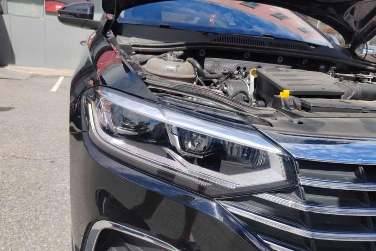 Used Volkswagen Lavida 2024 1.5L Automatic 5 Million Edition Right Front Headlight